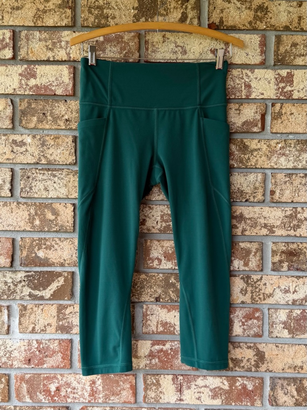Athleta Salutation Side Stash High Rise Leggings Women’s Size Medium Excellent!